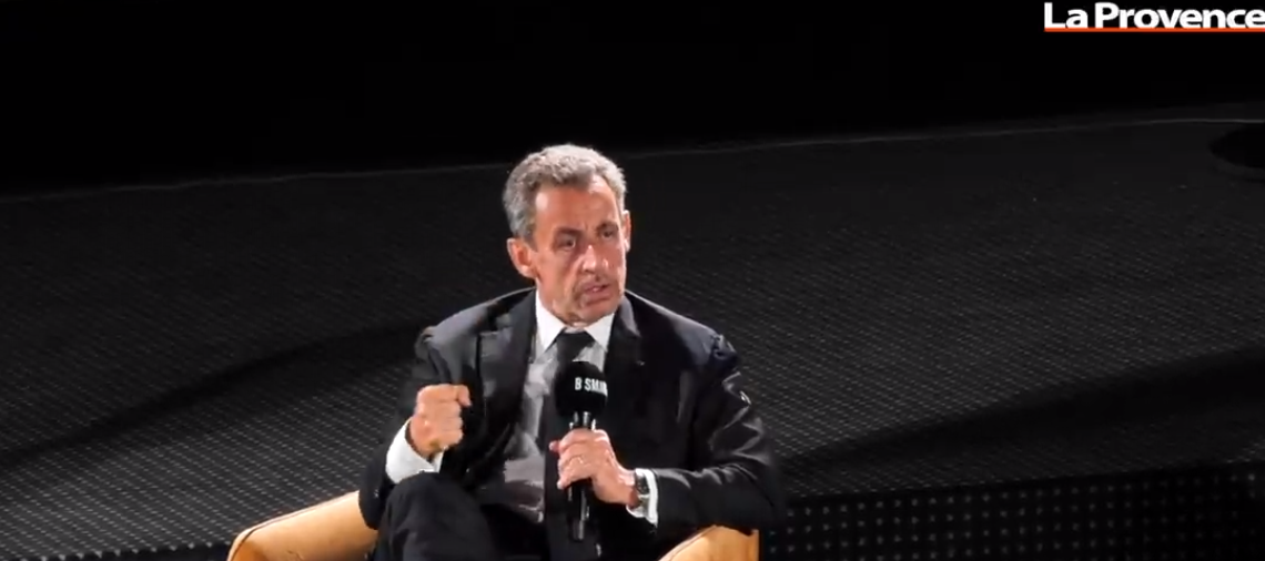 Comment Nicolas Sarkozy caricature la démocratie citoyenne ?